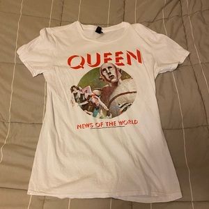 The band Queen News Of The World tee